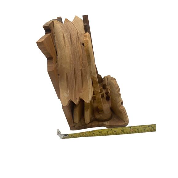 Bethlehem Natural Olive Wood Nativity Scene with Hand Carved Figures - Picture 5 of 12